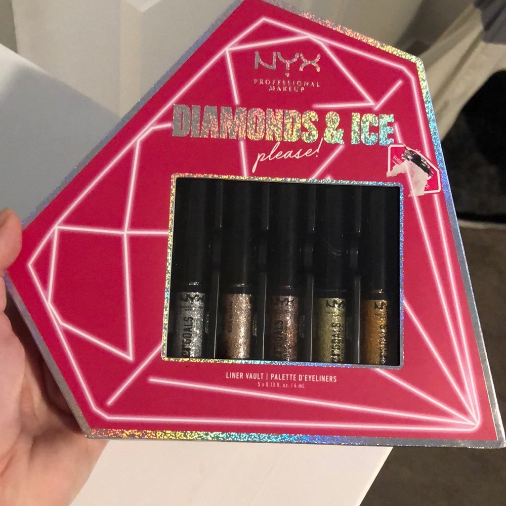 NYX eyeliner set